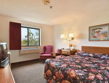 Super 8 By Wyndham Augusta Hotell Exteriör bild